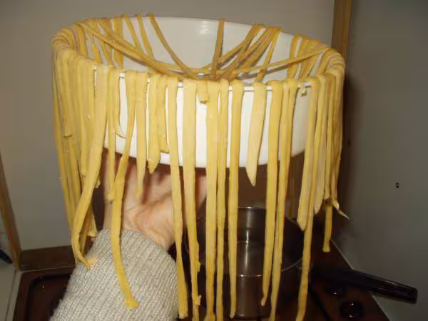 Pates fraiches decoupees