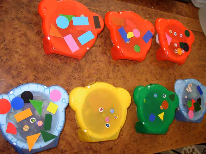 Paniers gourmands decores par bebe loup pour le personnel de la creche