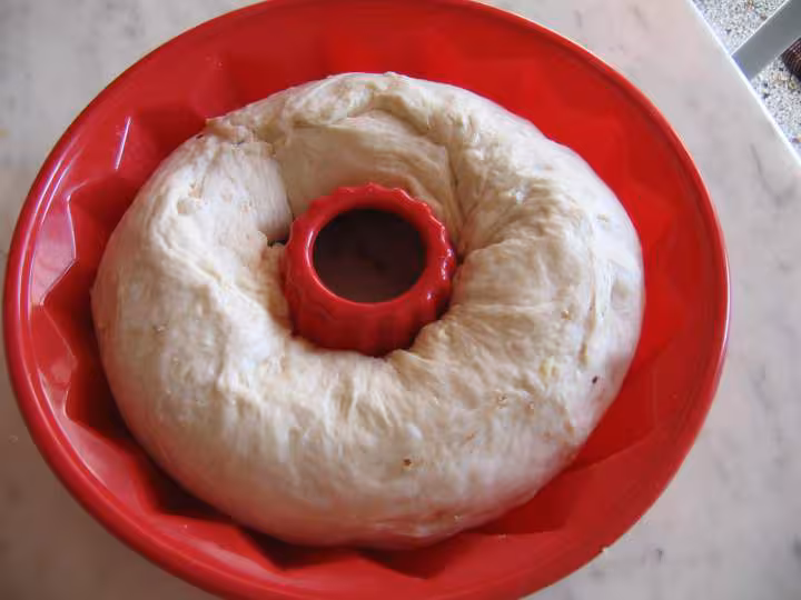 Couronne briochee aux noisettes