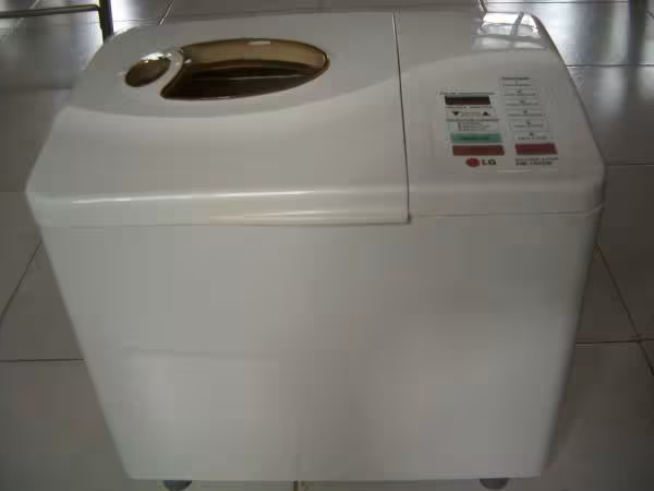 Machine a pain lg hb 152ce