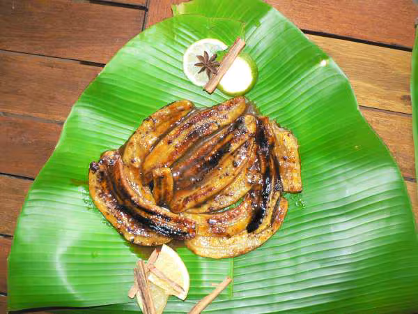 Bananes flambees au rhum vieux a la cannelle
