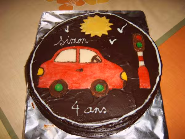 Gateau petite voiture rouge