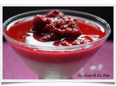 Sirop et mousses de framboises sur gélifié au soja