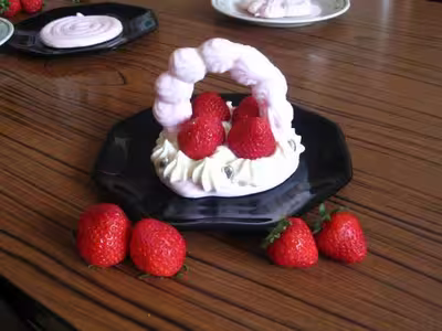 Panier de meringue aux fraises