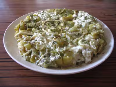 Tarte tatin de courgettes, chèvre et pesto