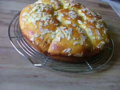 Brioche aux amandes et au sucre caramel