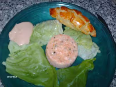 Terrine de saumon sauce coktail et mini croissant