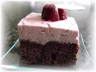 Délice de brownies à la mousse de framboises