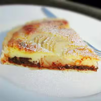 Tarte aux poires sur biscuit de chocolat