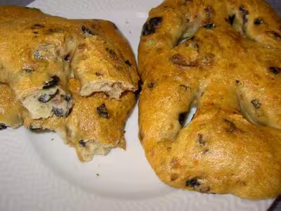 Fougasse aux anchois et olives noires