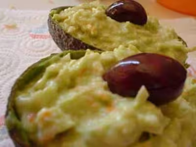 Avocats farcis au thon , crème fraîche et moutarde