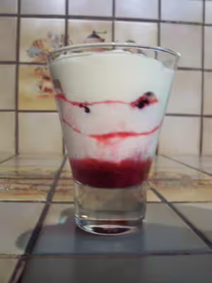 Tiramisu coco aux mûres et aux framboises