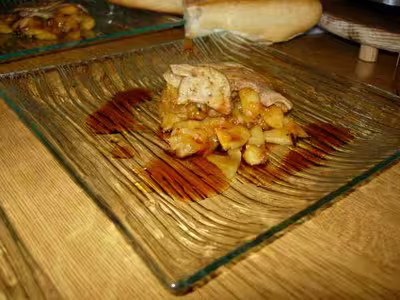 Poêlée de foie gras sur un lit de pommes