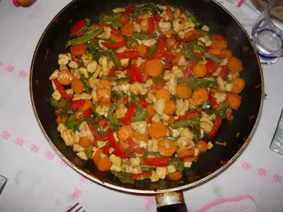 Poulet sauté au poivrons et au sésame
