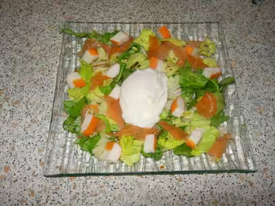 Salade marine et oeuf poché