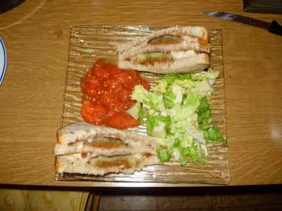 Tartines de rocamadour,figues,noix et sa salade