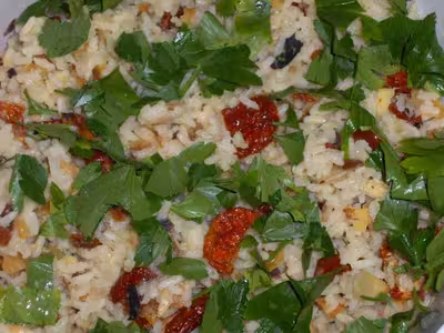 Riz complet aux tomates séchèes amandes et olives