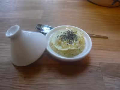 Mousse d'asperges dans des minis tajines