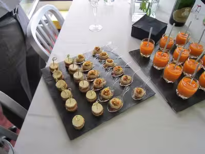 Sucettes de foie gras et de mangue au pain d'épices