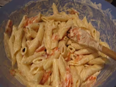 Salade de pennes au saumon fumé