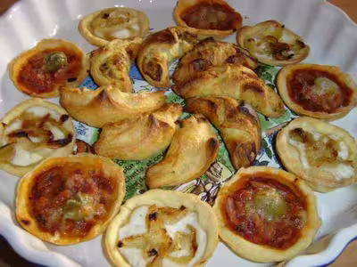 Assortiments de minis pizzas et tartelettes