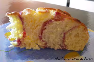 Brioche roulée à la mûre