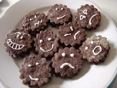 Petits sablés chocolat-noisettes fourrés crème de nutella