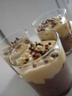 Verrines chocolat, caramel, noix de coco