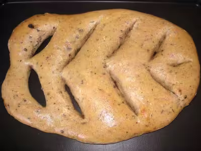 Fougasse olives, jambon, anchois