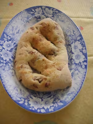 Fougasse aux olives noir et jambon
