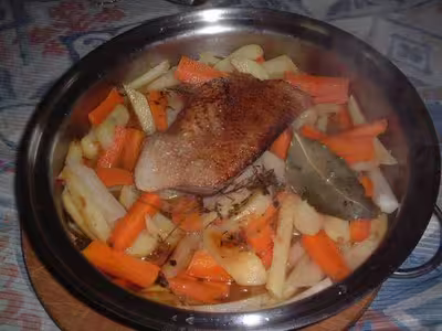 Canard aux frites de navets et pommes de terre