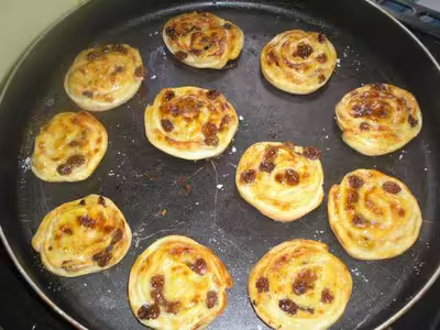 Chneks (pains aux raisins)