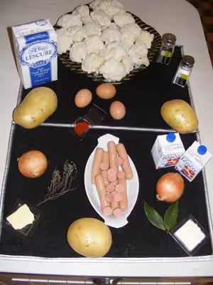 Crème de chou-fleur aux saucisses de Francfort