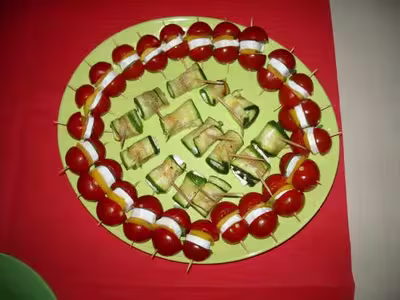 Brochettes au chèvre, poivron et tomates cerise