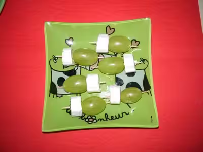 Brochettes de chèvre et de raisin