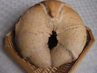 Pains, 100 recettes croustillantes. recettes testées