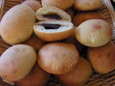 Pains, 100 recettes croustillantes. recettes testées