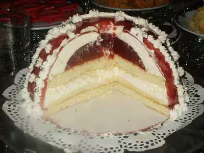 Entremet Barbie fraises et chocolat par nana11300