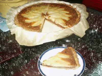 Tarte fondante poires, amandes et pralinoise
