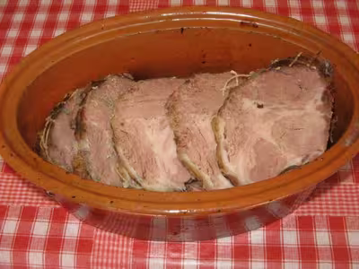 Terrine de rôti de porc en gelée