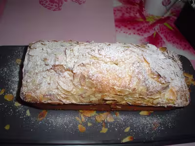 Cake moelleux aux amandes.