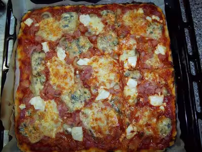 Pizza aux quatre fromages