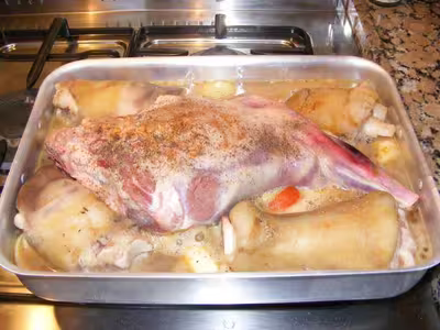 Agneau aux légumes et aromates