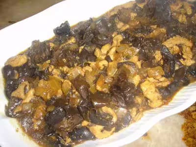 Poulet aux champignons noirs