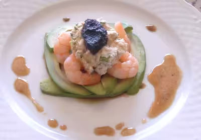 Salade de crevettes, fromage blanc, oeufs de lombes, avocats par Tibass