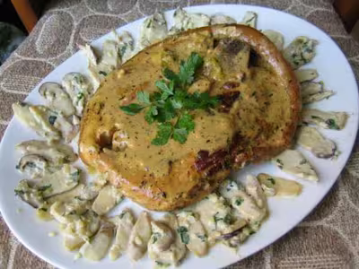 Rouelle de jambon à l'os, sauce madère .