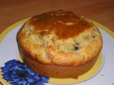 Cake lardons pruneaux oignons
