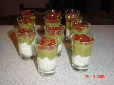 Verrines, courgettes, tomates confites, fromage frais par mantia