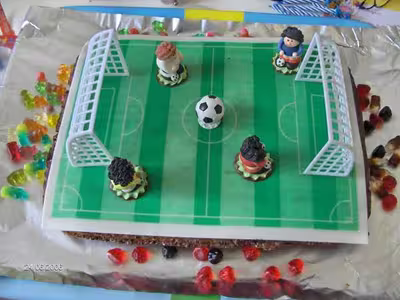 Gâteau anniversaire terrain de foot