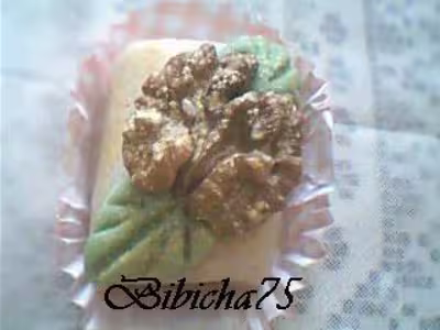Skendriettes aux noix et pâte d'amandes